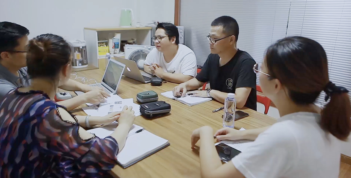 Custom eyewear packaging design and prototyping at MSA Pack - 3D renderings and material samples